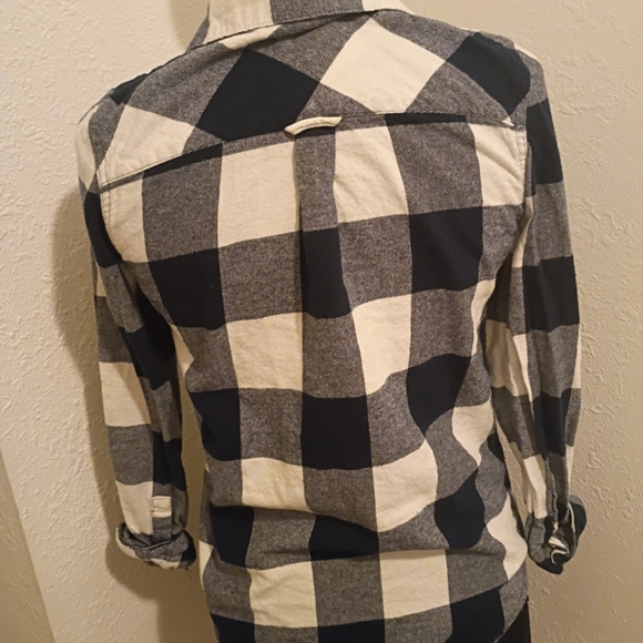 Thread & Supply Navy and White Plaid Short Sleeve Top - Picture 4 of 5